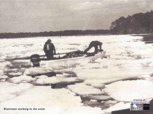 JPEG Watermen working in the snow